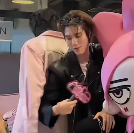 sky: aku siap menahan jika kamu tersandung dan selalu menggengam tangamu🥹 #skynani #skywongravee #hirunkit_ #bromance #xybca  