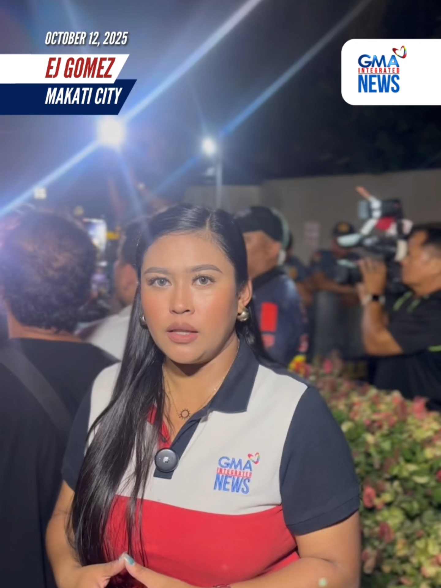 Patuloy ang isinasagawang kilos-protesta ng ilang grupo laban sa katiwalian at sa administrasyon ni Pangulong Bongbong Marcos sa harap ng Arnaiz gate ng Dasmariñas Village sa Makati City, Oct. 13, 2025. Kasama sa mga nagkilos-protesta si Cavite 4th District Rep. Kiko Barzaga na nagbigay ng pahayag kung bakit sila nagkilos-protesta at mensahe para sa pangulo. Nagsimula ang kilos-protesta sa Maynila nitong Linggo ng gabi, Oct. 12, 2025. Wala pang impormasyon kung anong oras matatapos ang protesta. | via EJ Gomez/GMA Integrated News | via EJ Gomez/GMA Integrated News #GMAIntegratedNews