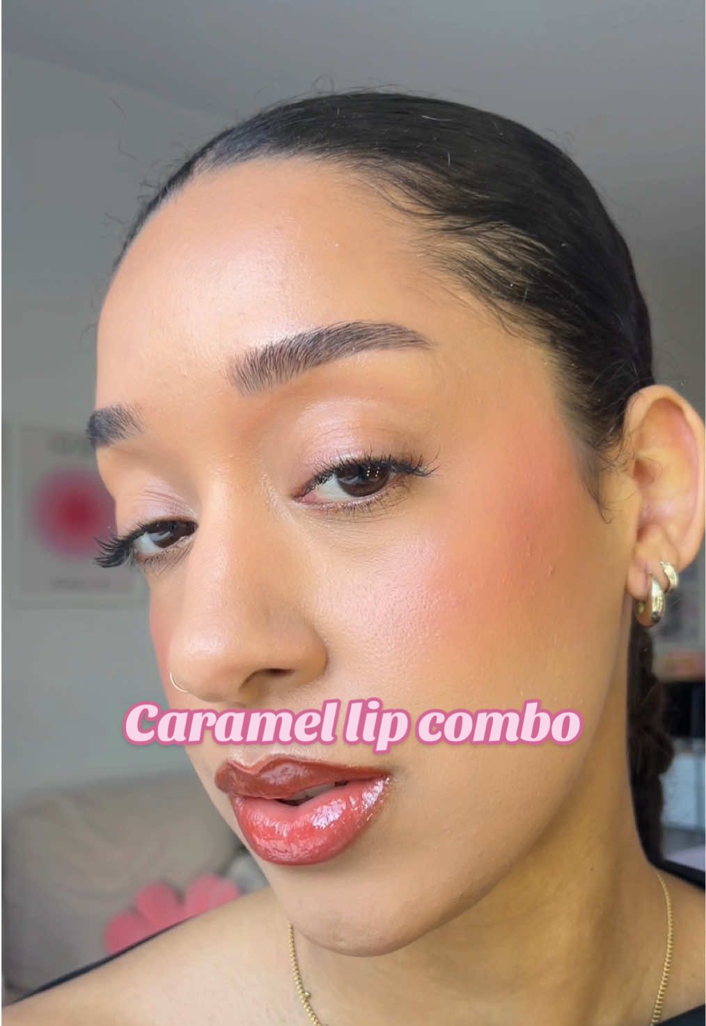 Another day another lip combo 🍮🤎 @wetnwildbeauty lip liner - Chestnut @NYX COSMETICS FRANCE lip oil - Scrollin' #lipcombo #lipoil #makeup #makeuptutorial #brownlips 