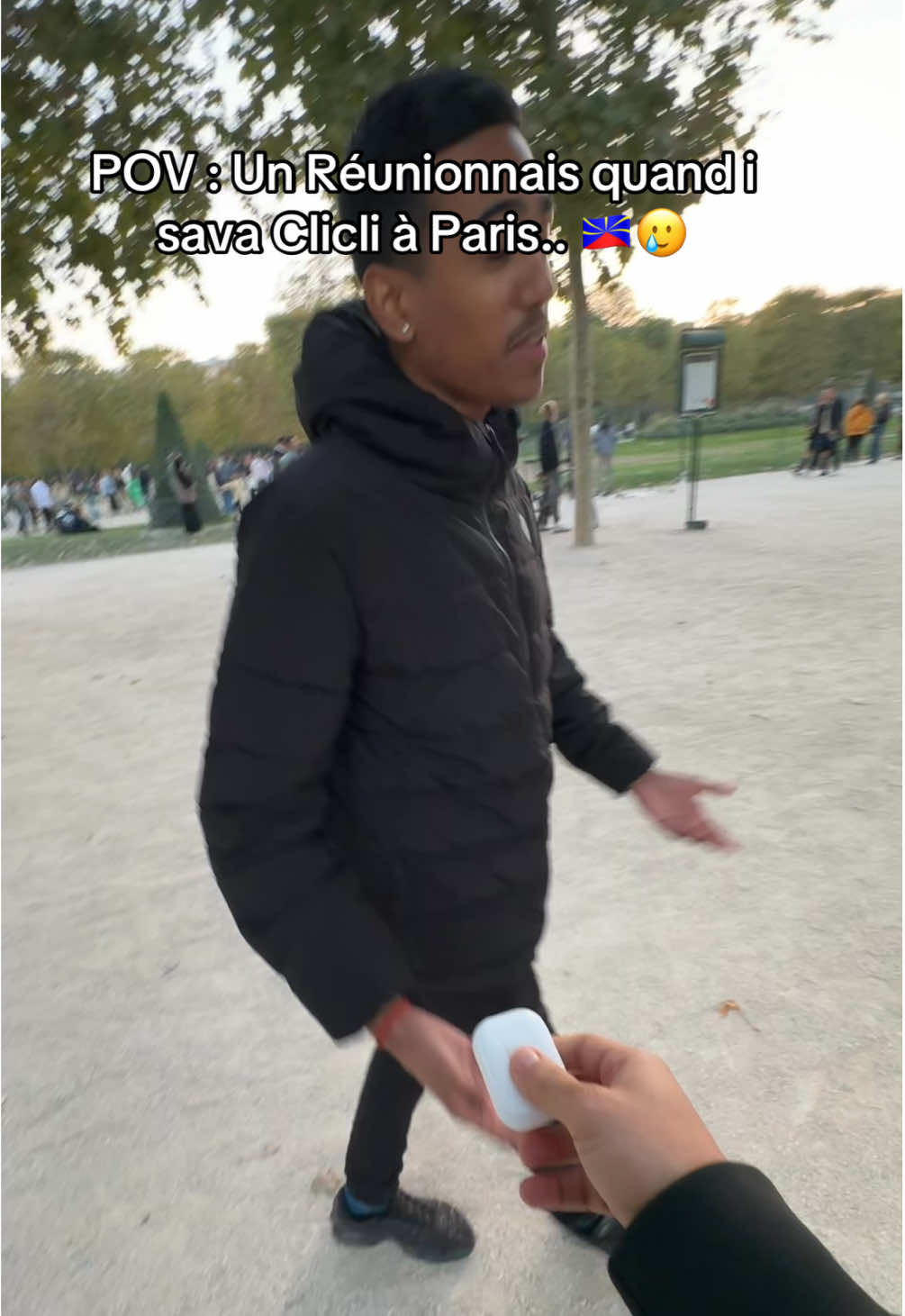 Un réunionnais quand i sava marcher au puce a Paris !  W// @Yogen  #🇷🇪 #lareunion #974 #humour 