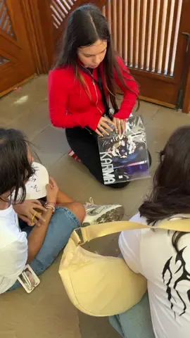 😱No me lo creo quien me toco !!😳💫Abriendo el Álbum de KARMA limite version de @yaxy con amigas en ⭐️Festival KIMCHI 2025 ⭐️