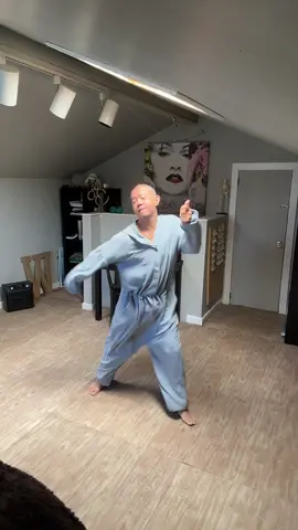 CHIC back on the beat! which one hits harder? come dance dance dance with me! 🕺🏽🪩 #soulmusic #soultrain #funk #vibe #dance @Aaron Goodnow 