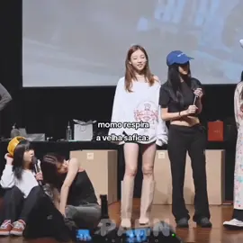 a dahyun claramente desconfortável no 2 clip KKKKKKKK #momo #nayeon #namo #twiceonce #fyp 