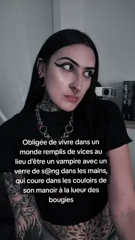 Tant pis on va trouvé un manoir abandonné 😮‍💨 #vampire #tattootok #dark #altgirl 