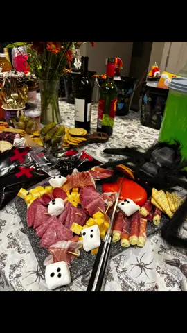 Had a spooky sleepover party with some friends! We had so many great snacks, carved pumpkins and even watched the #theconjouring #lastrites #spookysleepover #halloween 