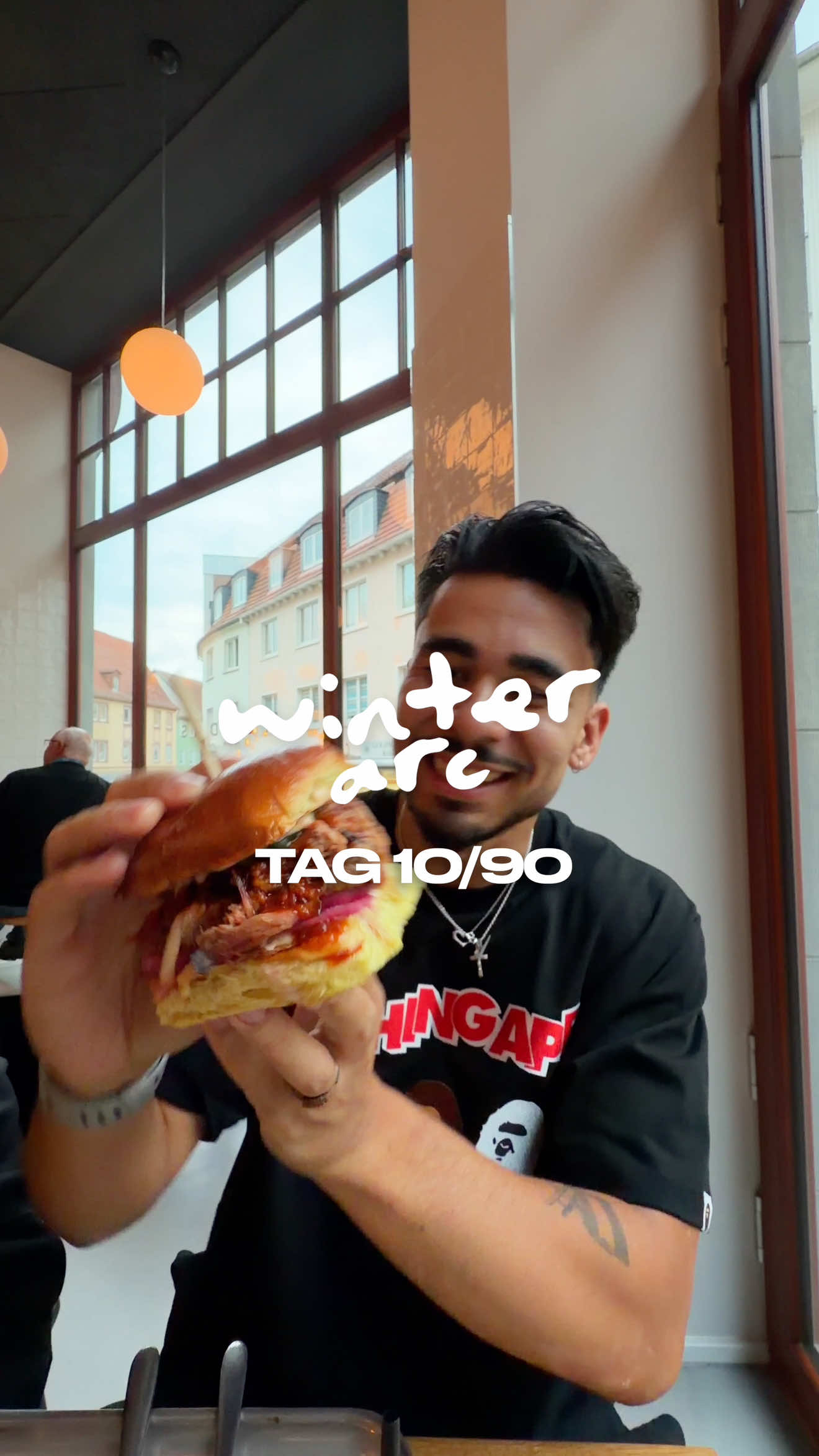 WINTER ARC TAG 10/90 🧊😤 Ohne solche Tage macht diese ganze Challenge doch wirklich keinen Spaß. @tondas_fulda ein absoluter Traumladen für alle die gutes BBQ zu schätzen wissen 🤫  P.S. Macht euch bitte nicht immer so einen Stress nur weil mal ein Tag nicht so perfekt durchgezogen wird. Immer dran bleiben. Trust the Process 🔥 #bier #beer #trusttheprocess #cheatday #bbq