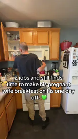 33 weeks tomorrow 💙💚🩷 #fyp #breakfast #husbandwife #pregnant #33weekspregant 