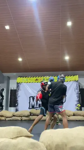 MALANG STREET COMBAT VOL. 14 _____________________________ 🔴 Rizqi VS 🔵 Yoga   RULES BOXING VIDEO LENGKAP NYA ADA DI CHANNEL YOUTUBE KITA YA THANKS FOR COMMING🥊🔥  VENUE @tigerkingcamp DATE Minggu, 12 Oktober 2025 SPONSORED BY: @tigerkingcamp @onelotuspt @youc1000water @bpjs.ketenagakerjaan @rsuherminatangkubanprahu #msc #malangstreetcombat #mscvol14 #malangantitawuran #malangsadarbeladiri               