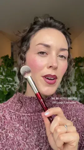 Genuinely impressed by this large concealer brush. It really is quite lovely 💕 @BK Beauty Brushes  #bkbeauty #makeupbrushes #concealer #makeuptools #makeup 