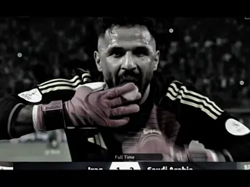 مباراة السعودية والعراق ليست مجرد مواجهة، إنها تاريخ متجدد بين المجد والفخر. الجميع يتذكر آخر لقاء، لما كان الكلام كثيرًا والتصريحات عالية، وأبرزها من يونس محمود اللي ظنّ أن العراق قادر على التفوق… لكن الأخضر ردّ عليه في الميدان بأهداف تُكتب بماء الذهب، وبعرض كروي لا يُنسى! واليوم، ونحن على أبواب المواجهة الجديدة، الأخضر يدخل وهو يعرف أن الخصوم ينتظرون زلّته، لكنه لا يزلّ… لأن من يحمل شعار الوطن لا يعرف إلا الانتصار . #saudiarabia #fyp 