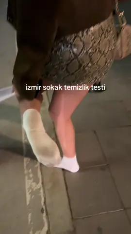 Belediya hala çalışmıyomu #izmir #temizlik #çorapchallenge #izmirsokakları #temiz 