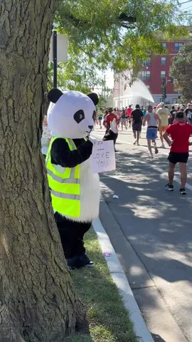 It’s that time of the year again! Congratulations runners! I love you!!!!!!#chicago #chicagomarathon #panda #fdt #litterfree 