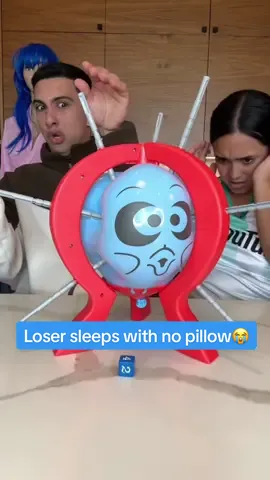 HOW IS THAT POSSIBLE😭😂 #viral #game #couple 