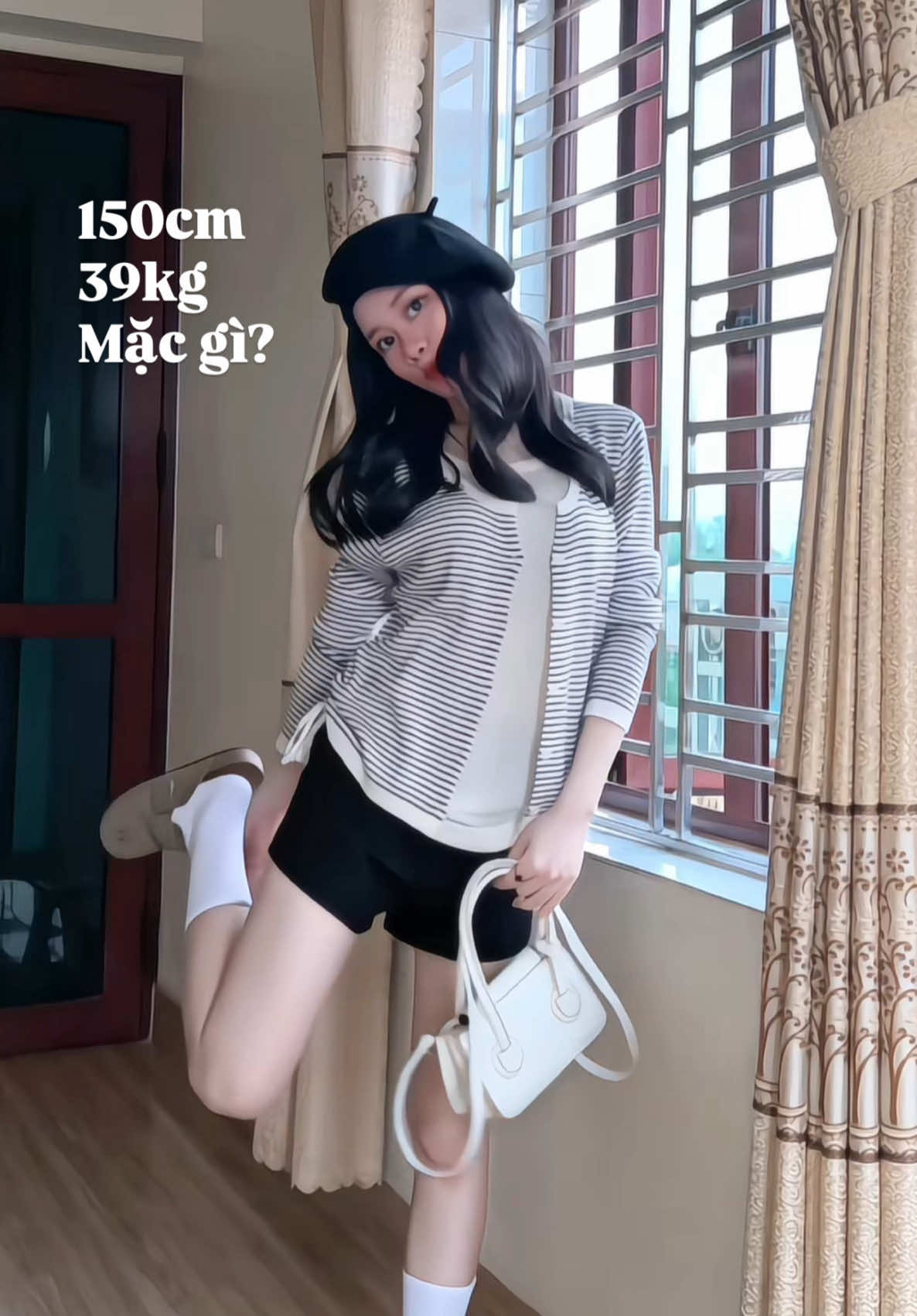 Chiếc áo kẻ đầu thu xinh xỉu🍂 #quynhxmac #fallvibes #outfitideas #outfitmuathu #ottd #susstore #fyp 