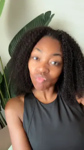 Listeeeen. This GOTS to be my signature style at this point. #chicago #blackgirls #naturalhair 