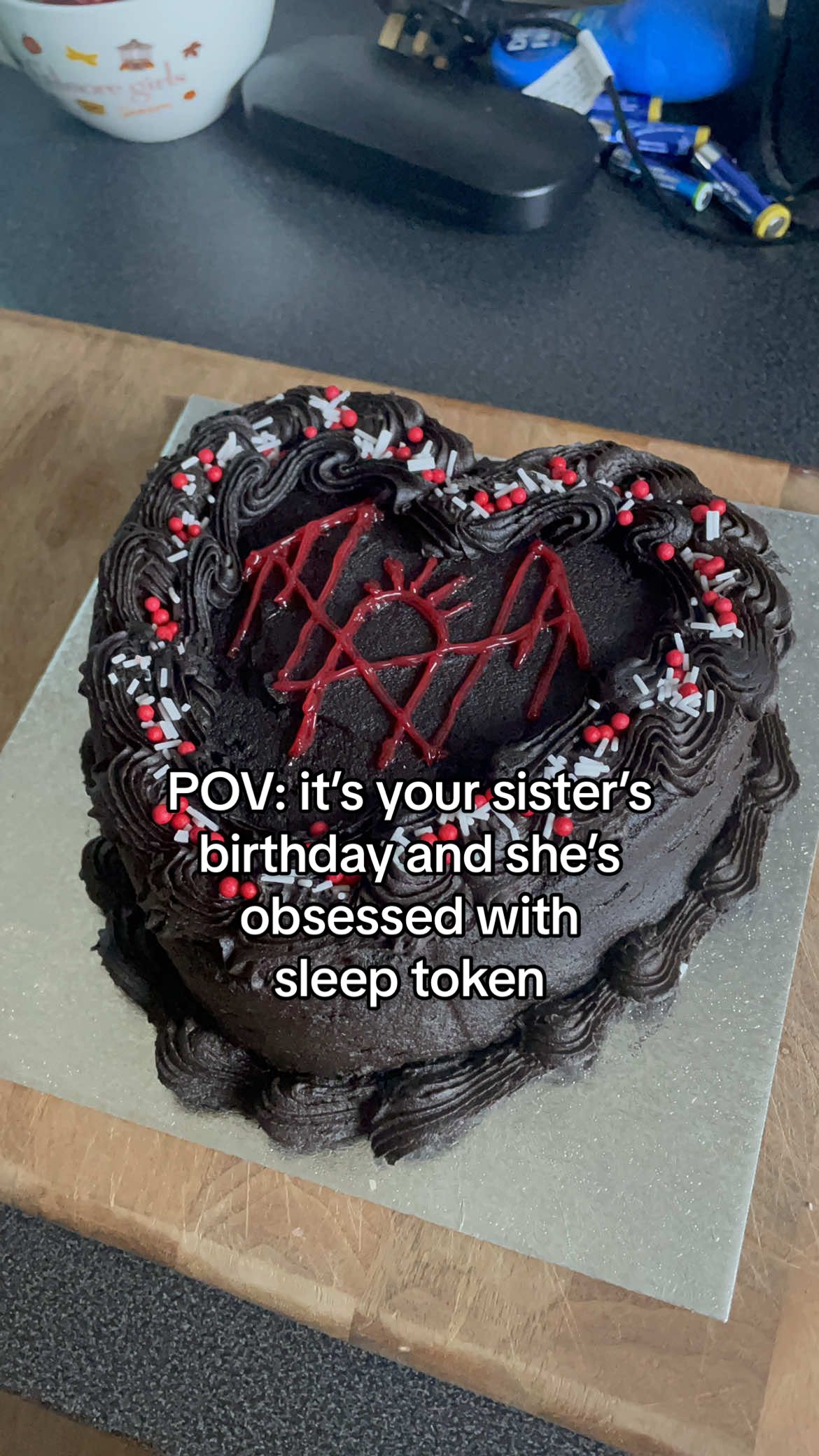 they got her in a chokehold (mask made by my mum!) @Sleep Token #sleeptoken #vessel #sleeptokentour #heartcake #fyp 