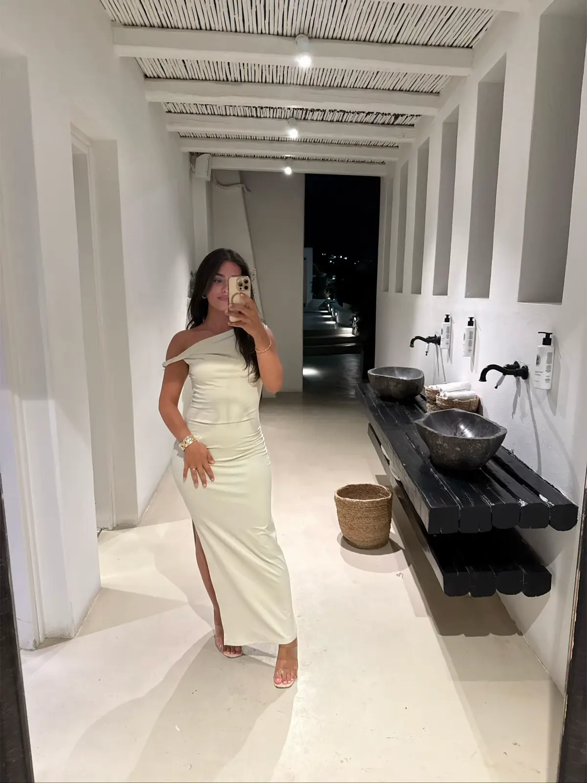 Do you mind? #getaway #santorini #greece #voorjou #fyp