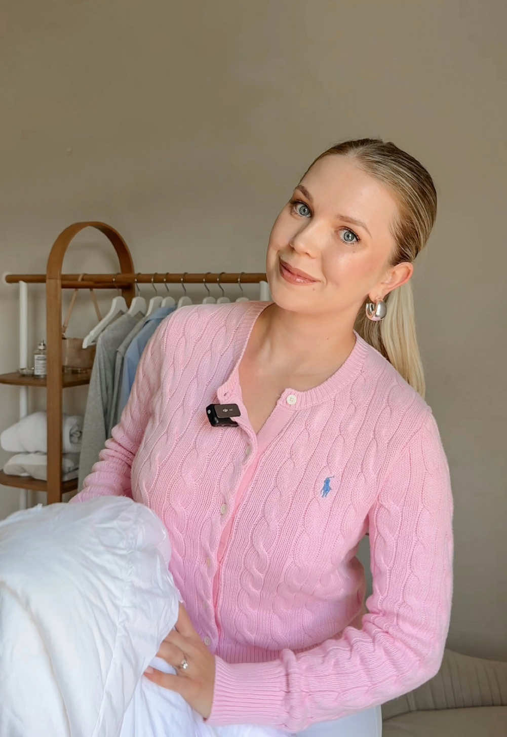 If you haven’t washed your duvet insert in a year… it’s time 🫢 Even with a duvet cover, bacteria, sweat, and dead skin can build up inside over time — especially in humid climates. 🧺 How to wash it properly: • Check the care label — most inserts are machine washable. • Use cold water, delicate cycle, and a gentle detergent. • Dry on low heat with dryer balls, and fluff every 30 minutes to keep it evenly dried. • If possible, finish drying it in the sun — UV rays help brighten the fabric and naturally kill bacteria 🌤️ ✨ Extra tips: • Make sure your insert has no small tears before washing (they can get worse). • If it’s too bulky for your washer, try a laundromat with large machines. • To keep it fresh longer, air it out once a month on a sunny day. Would you say you wash yours regularly… or has it been a while? 👀 Detergent @The Laundress  Dryer balls @Public Goods  Sweater @Polo Ralph Lauren  Duvet insert @peacockalley 