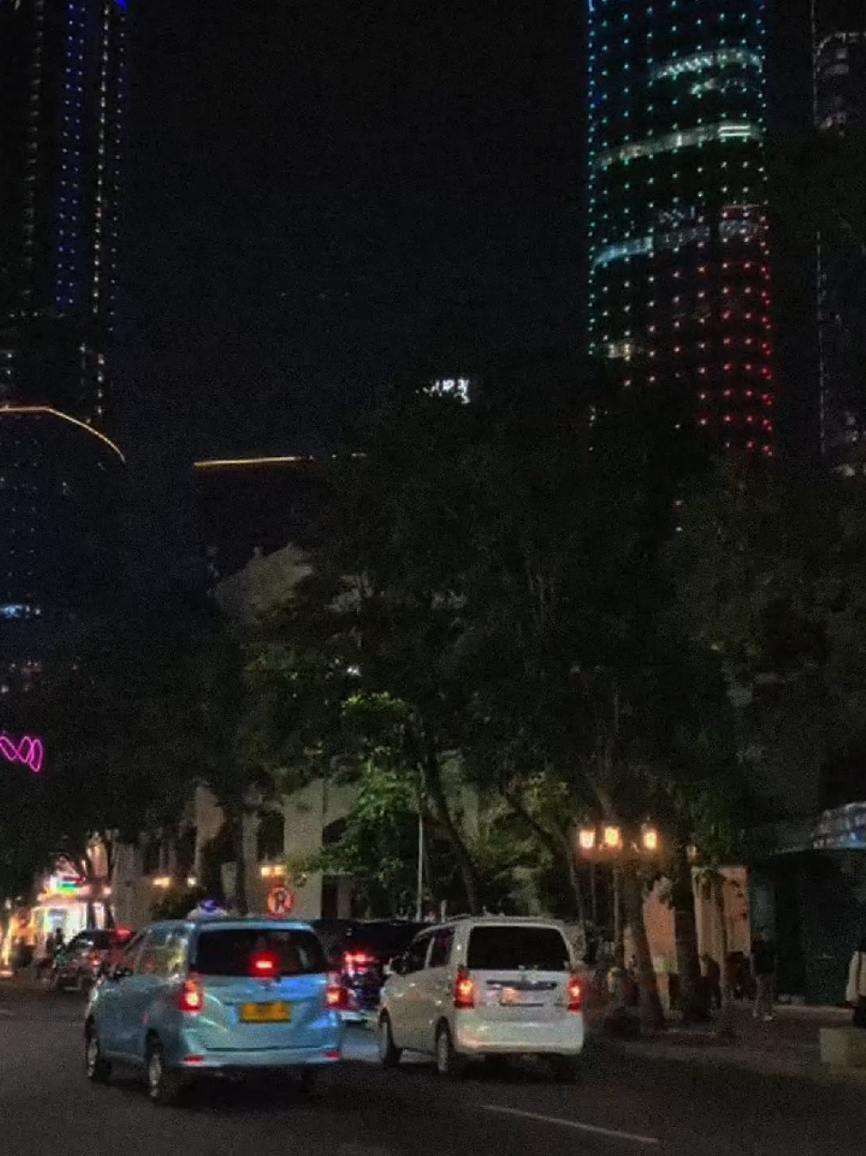 romanticizing surabaya at night