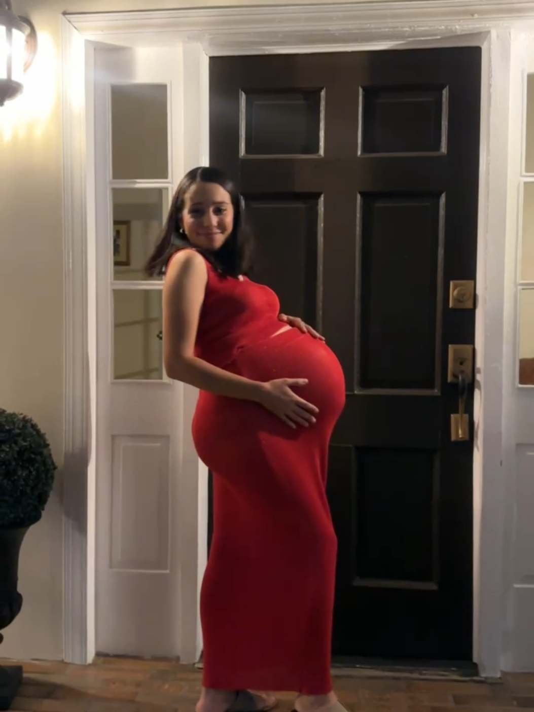 Esta embarazada ya no aguanta más la panza!  Been pregnant for way too long 😮‍💨 #gemelas #babytwins #35weekspregnant 