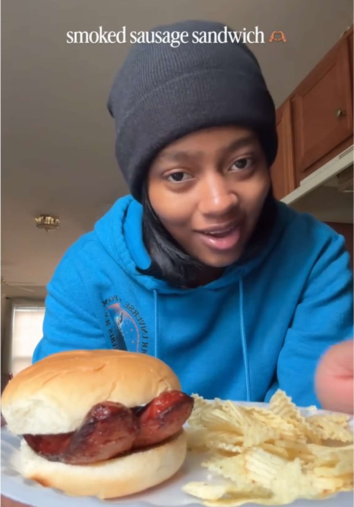 Smoked Sausage Sandwich has never hurt anybody 🤞🏽🫶🏽  #smokedsausage #smokedsausagesandwich #nostalgia #comfortfood #zeetheintrovert @Kroger @Cuisinart @Hillshire Farm @lays  