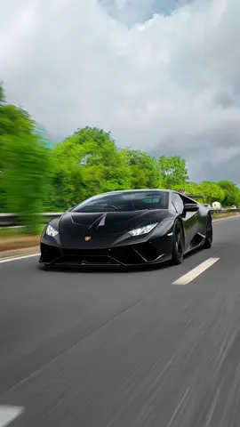 V10 WHISTLE 😗 #lamborghini #lamborghinihuracan #v10 #twinturbo #performante 