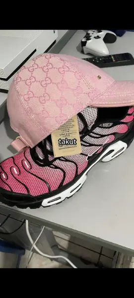 Gucci With Nike @Therealk3bi @krazy__brazy 