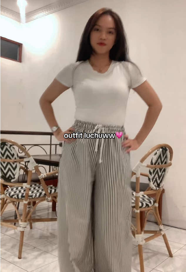 #fashiontiktok #atasanwanita #outfitideas #outfitsimple #OOTD 