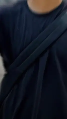الألم كل الألم يا صالح، أنك غُدرت، أن الذي قتلك ابن مدينتك اليتيمة، أنك لم تمت كما تمنيت على يد عدوك الذي تربص بك عشرين شهرًا، ولم تُقتل في غارة بالخطأ وسط تجمع صغار مثلك تحبهم ويلتفون حولك، ولم تقنص في لحظة تهور من لحظاتك التي تعاند فيها القناص، ولم تمت بجوع أو عطش أو مرض طوال عامين من الإبادة، وإنما قتلوك يا صالح، قالك الخونة في غزة، هوياتهم غزة، ولهجاتهم غزة، وقلوبهم تدين بدين إسرائيل، وبيد من يهللون لهم بالخارج ويرونك نكرة، قتلك نشطاء المستعربين يا صالح.. يفضح عرضهم يا زلمة! #صالح_الجعفراوي  #الفراق  #اشهد_ان_لا_اله_الا_الله_وان_محمد_رسول_  #فلسطين_حرة🇵🇸✌️🕊️ 