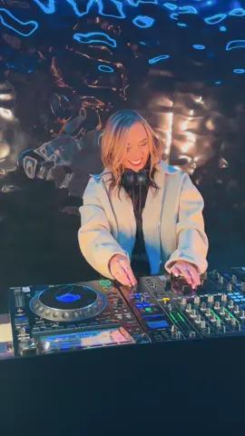 Put the needle on the record.. but make it Blade 😎 took a trip to @evermixfm for a session this week!  Full set incoming 🎧 #dj #djdrummer #dancemusic #djmix   