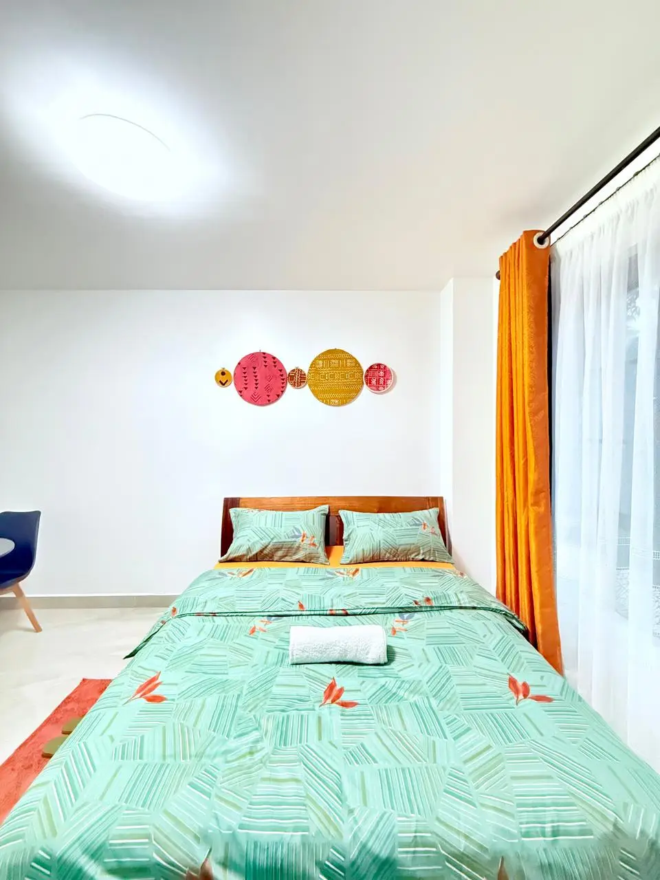 Modern furnished studio with WiFi, Netflix & secure parking! 📍Nairobi West | 📞 0114767254 #nairobiweststudio #nairobiwestairbnb #bnbkenya #airbnbnairobi #stayspacekenya