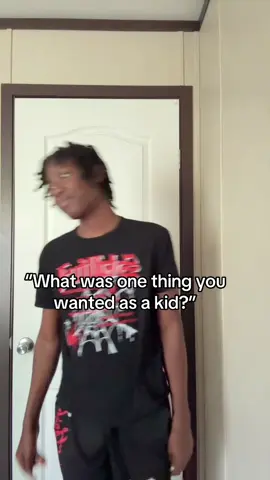 I used to pretend like I could transform nd everything #fyp #fypviral #miraculous #MLB #miraculousladybug 