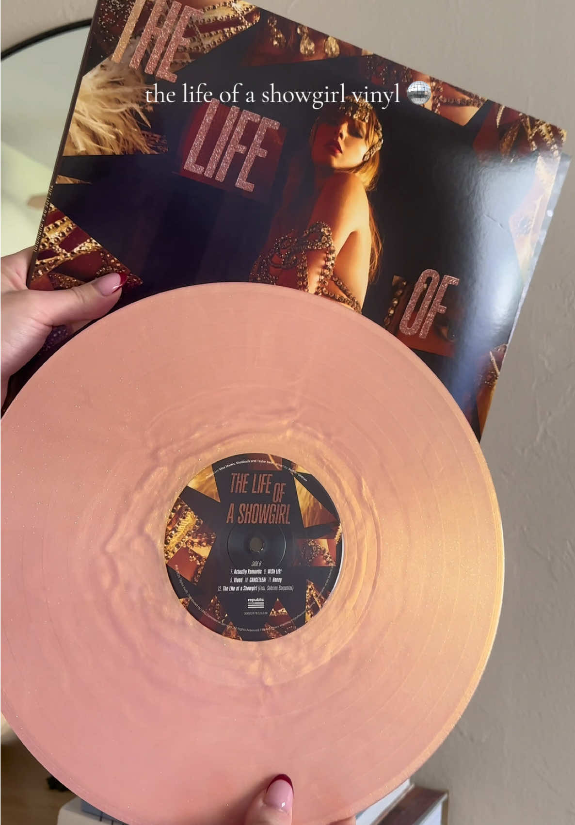 LOVE the glitter and pink! 😭✨ #thelifeofashowgirl #taylorswift #thefateofophelia #vinylrecords 