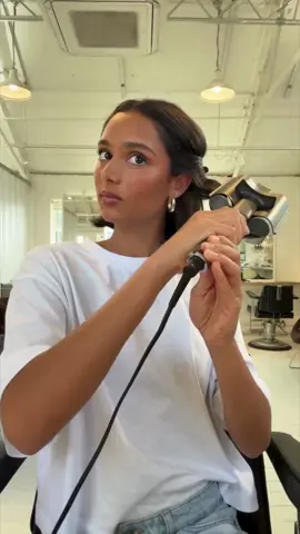 she's a crowd fav for a reason babe! #ghdwave #beachwaves #hairtok #hairhowto