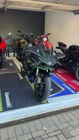 Comment a better looking bike 😍  I bet you can’t #kawasaki #fyp #bikelife #superbike #kawasakih2 