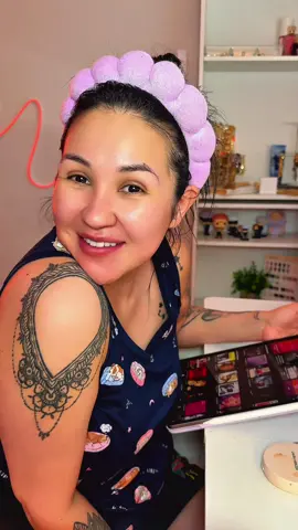 Just me vibing with my playlist, singing off key, and pretending I’m in a music video while doing my makeup 💕🎶💋 #makeup #makeuptransformation #transition #halloweenlook #catwoman 