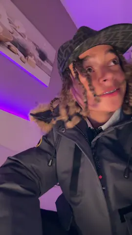 Maman sous phenome élite 🤣🤣 ?? @𝕃𝕗𝕫𝕫𝕫 👨🏽‍💻🕸️ #pourtoi #fyp #rap #rapfr #humour 