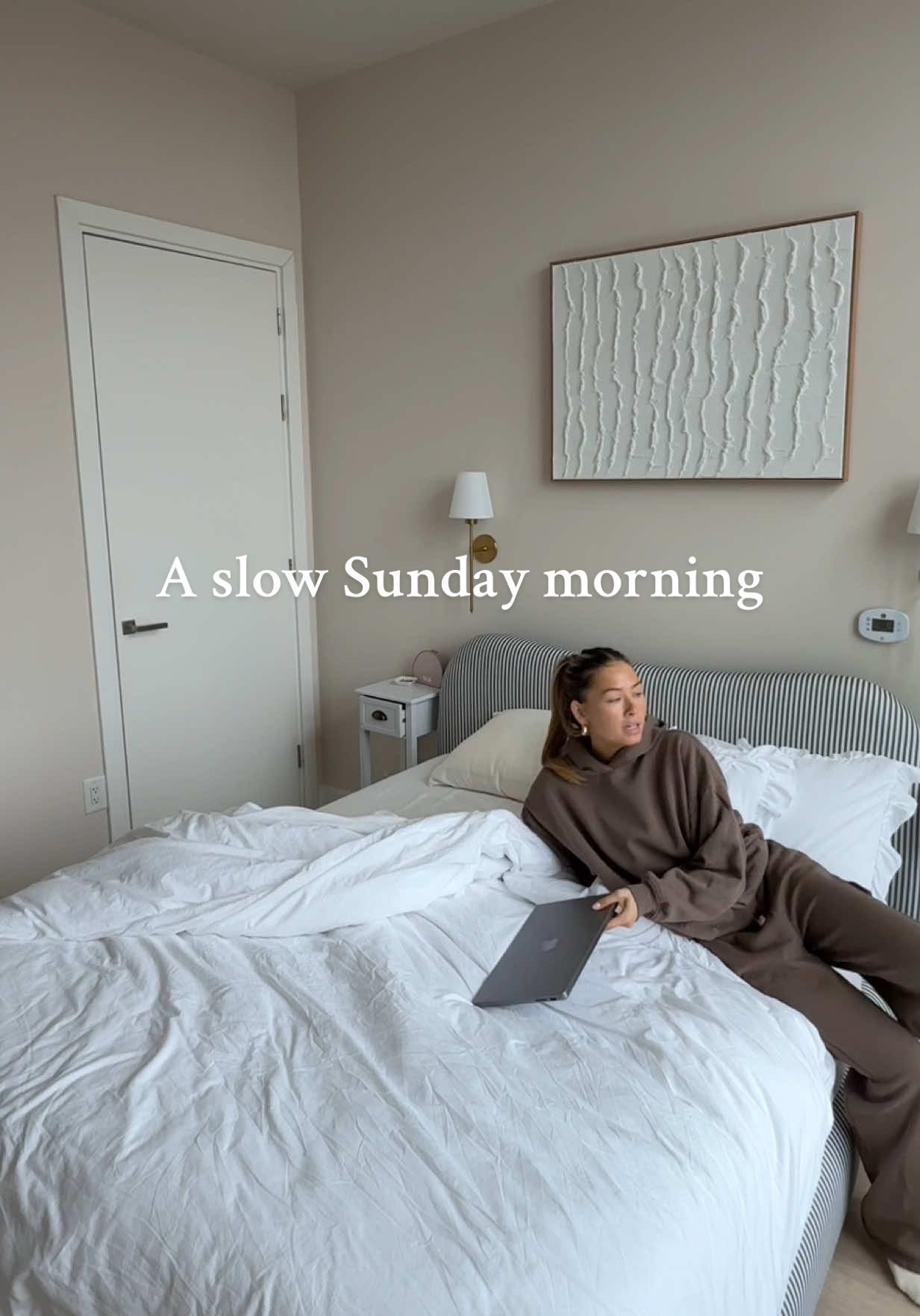 A slow Sunday morning in Jersey city 🏙️☔️☕️ #jerseycity #morningroutine #morninginmylife 