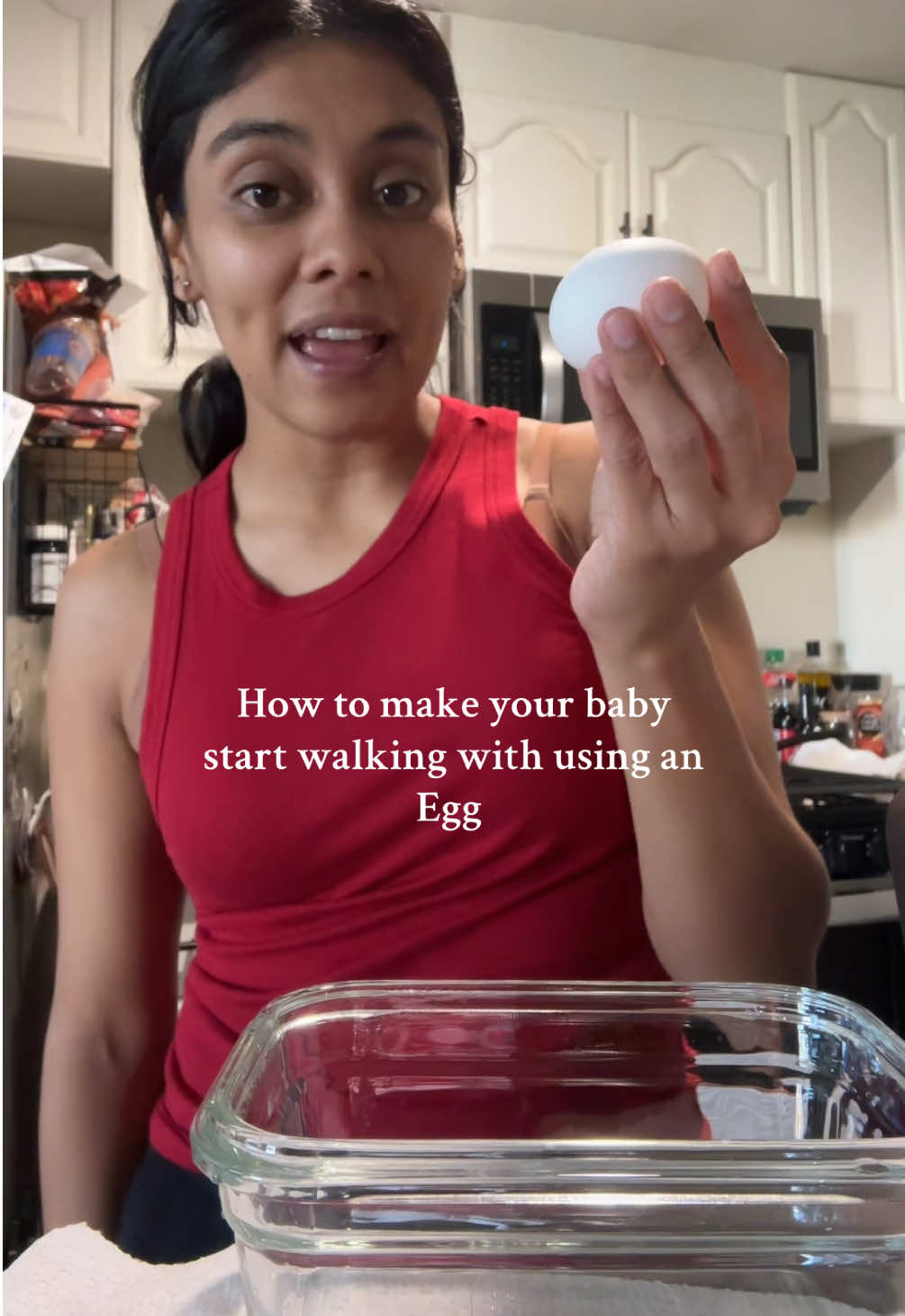 here is the egg hack to make your baby start walking 😏 let me know if you guys try it!!! #egghack #howtomakeyourbabystartwalking #walkingbaby #babytok #momtok 