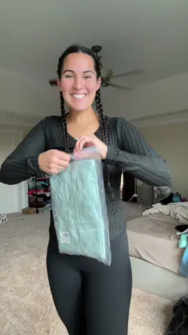 This one’s worth grabbing in multiple colors ✨ #longsleeve #sweatshirt #fallessentials 