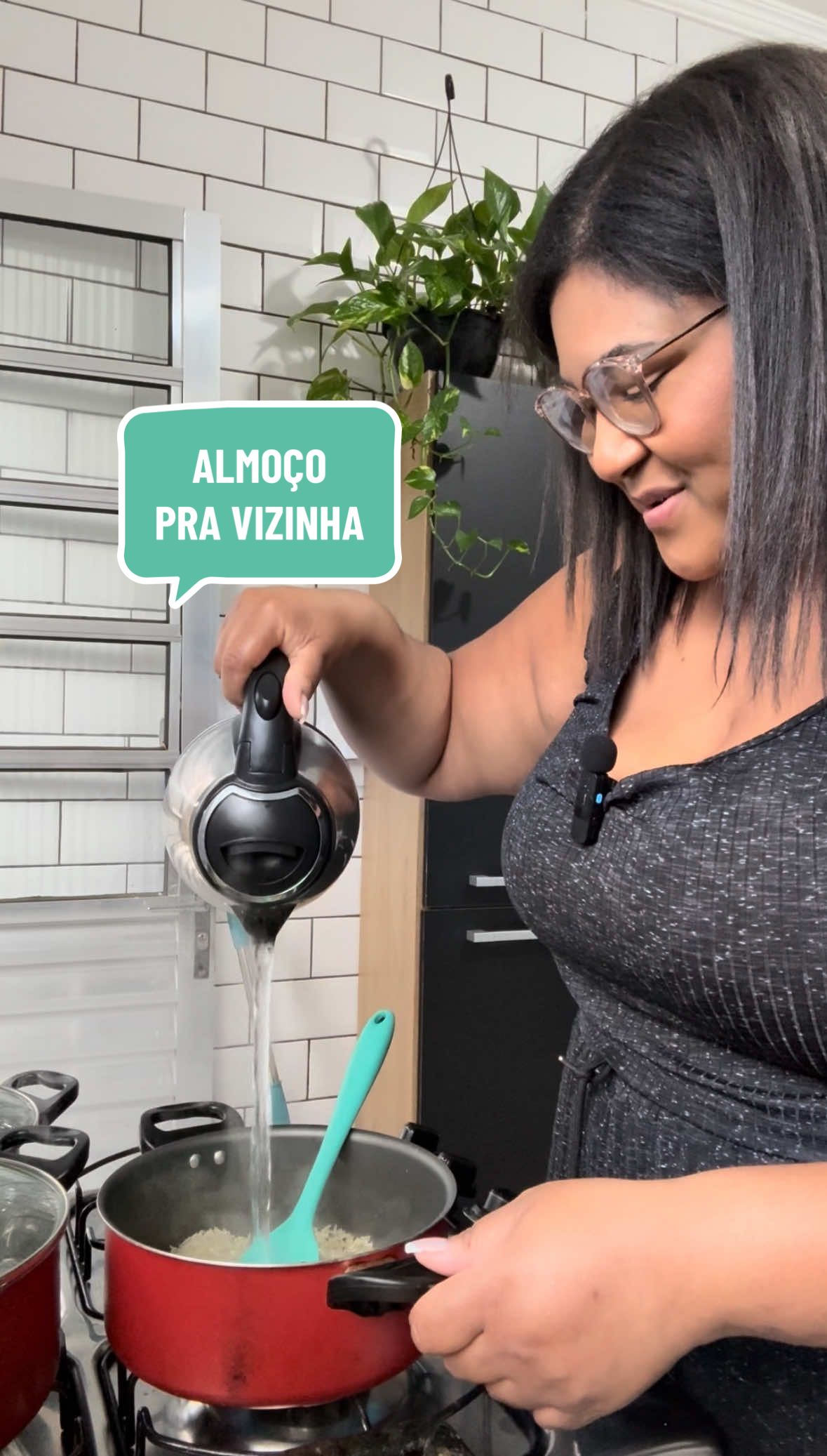 Convidei a vizinha pra almoçar comigo (minha mãe) e fiz o prato favorito dela: bife acebolado com purê de batata  #almoço #cozinhando #puredebatata #bifeacebolado #rotina 