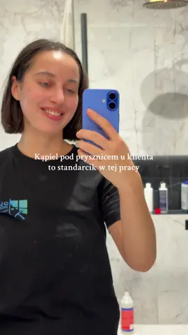 Zamiast słuchawki prysznicowej, przełączyło się na prysznic tropikalny. Praca sprzątaczki 🤣 #CleanTok #cleaning #cleaningtiktok #cleaninghacks #cleanwithme     