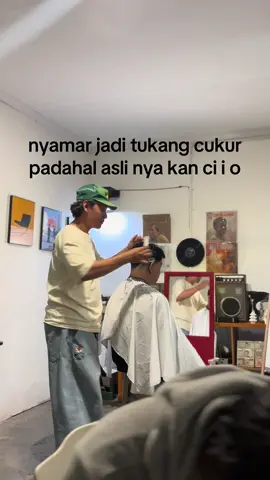 nyukur bisa dimana mana. #barbershop 