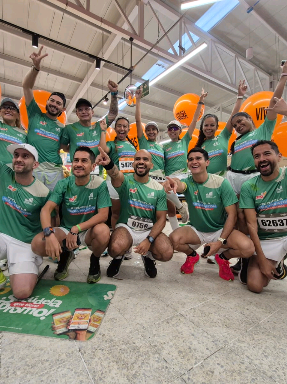 Con la satisfacción del deber cumplido, gracias a la grupeta que solo me abandonaron en los últimos 3km para bajar sus tiempos 🥹🥹 #pacers #Running #frioooooooo🥶🥶🥶🥶🥶 #bucaramangacolombia🇨🇴 #mediamaratonbucaramanga 