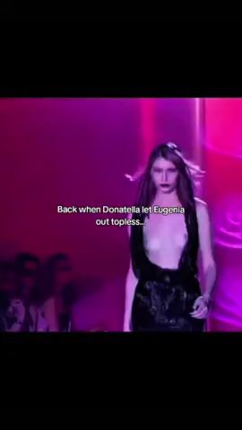 queen #EugeniaVolodina for #AtelierVersace 2002 #donatellaversace #fashion #model 