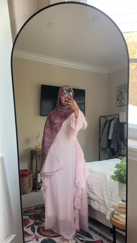 Ruffle maxi dress in small 🎀 #maxidress #ruffledress #hijabifashion 