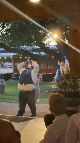 That wedding entrance 🤣💀🍻