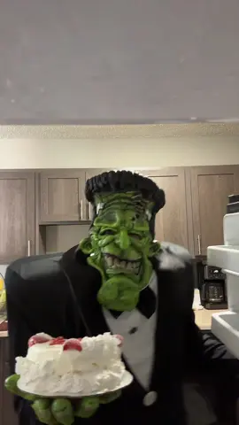 Frankenstein Sexyy#halloween #cake #dance 