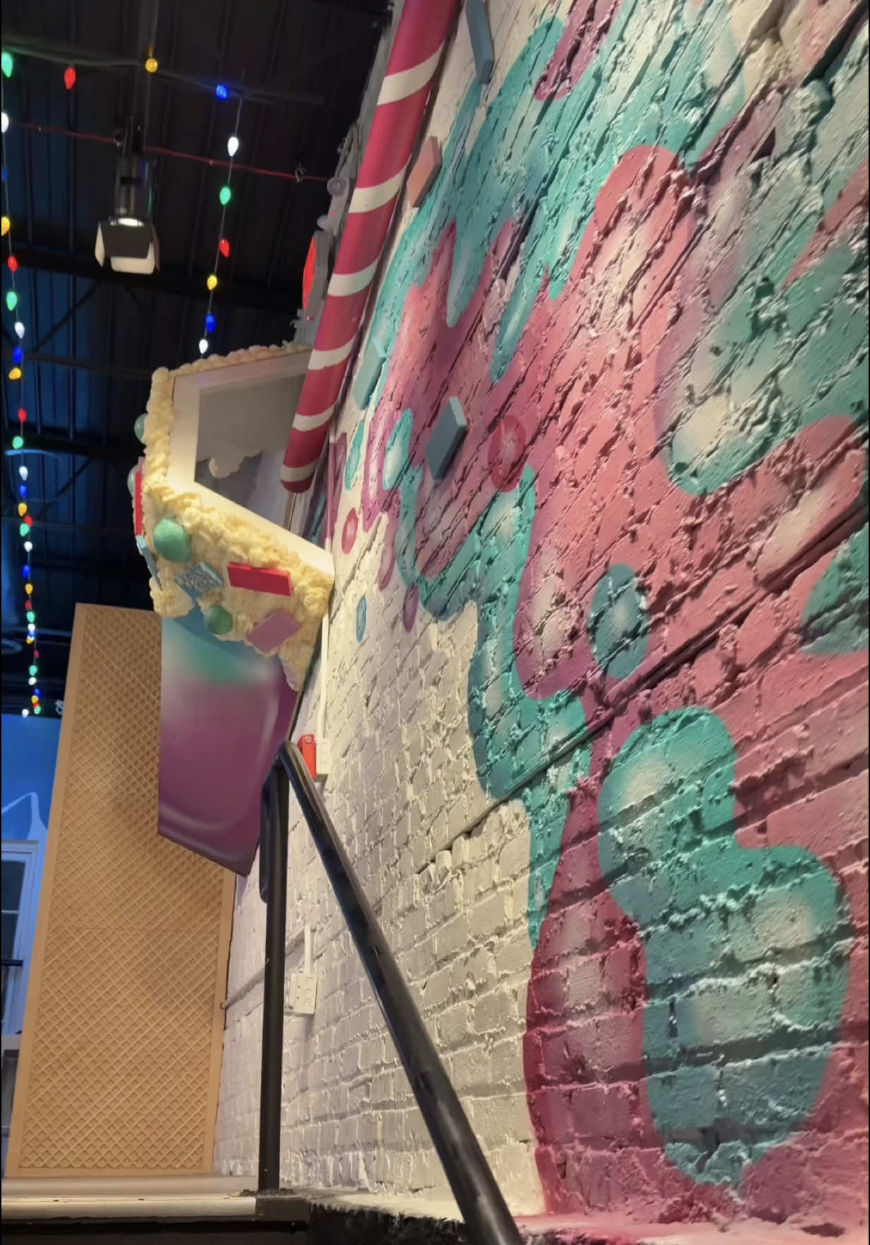 Some much needed girls time! First time visiting @JoJo’s ShakeBAR the fall vibes was really cute but I didn’t get to try anything because they don’t have any Vegan Biggie Shakes 😩😩   #girlsnight 