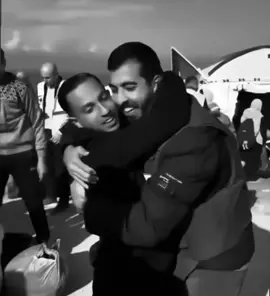 مِّنَ الْمُؤْمِنِينَ رِجَالٌ صَدَقُوا مَا عَاهَدُوا اللَّهَ عَلَيْهِ ۖ فَمِنْهُم مَّن قَضَىٰ نَحْبَهُ وَمِنْهُم مَّن يَنتَظِرُ ۖ وَمَا بَدَّلُوا تَبْدِيلًا😢
